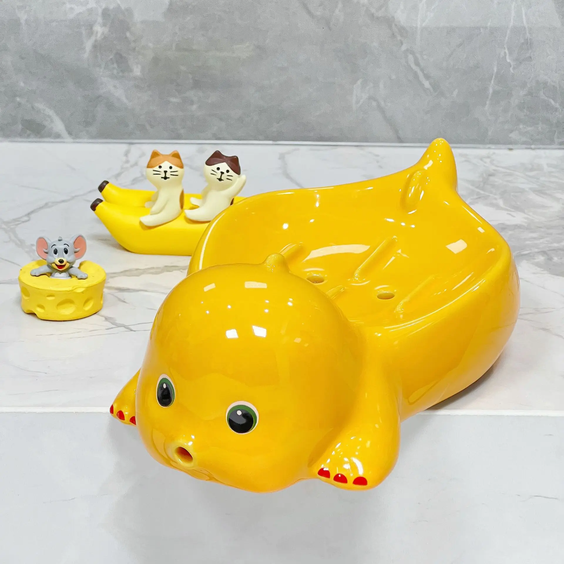 Ceramic Totoron soap box, portable household drainage bracket, bathroom, hotel, soap box, tray, bathroom accessories, gifts
Ceramic Totoron soap box, portable household drainage bracket, bathroom, hotel, soap box, tray, bathroom accessories, gifts