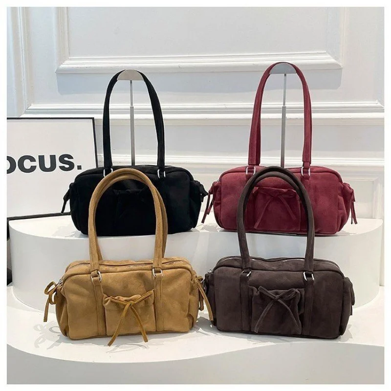 Ladies Tote Bag Made Of Soft Leather Boasting High-End Quality And Commuter Vintage Paris Style
Ladies Tote Bag Made Of Soft Leather Boasting High-End Quality And Commuter Vintage Paris Style