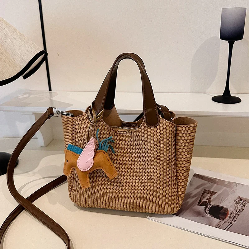 Fashion Cute 2025 Casual Square Bag New Simple Fashion Shoulder Bag High-Grade Messenger Bag Designer Luxury Bags for Woman Gift
Fashion Cute 2025 Casual Square Bag New Simple Fashion Shoulder Bag High-Grade Messenger Bag Designer Luxury Bags for Woman Gift