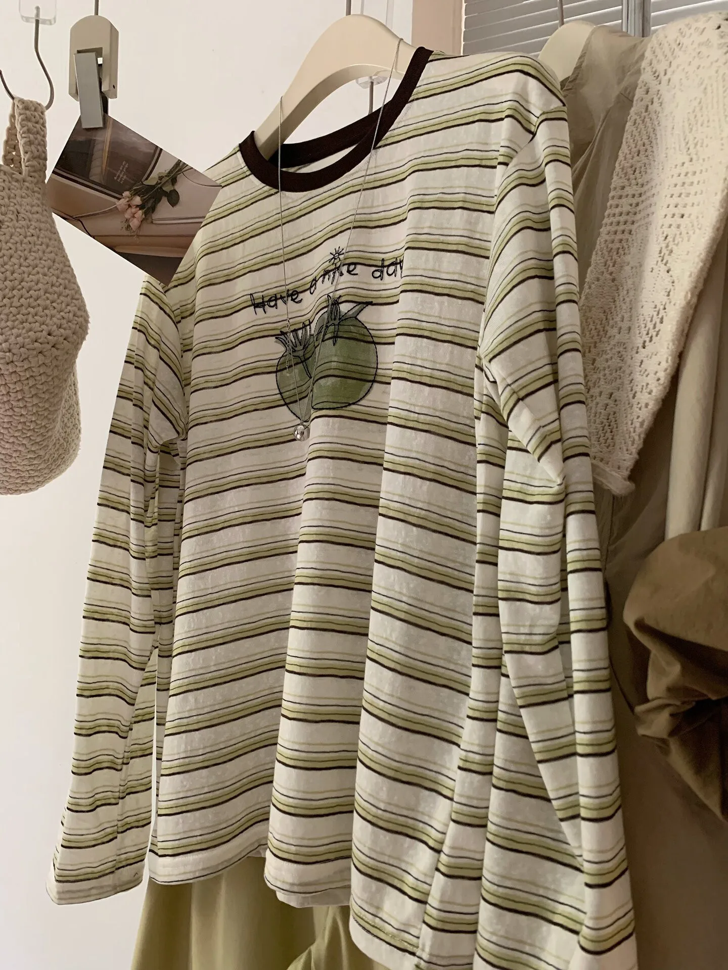 plus Size Women's Summer Thin Long Sleeve T-Shirt Casual Breathable Striped Print Sunshade Casual Loose Fit Korean Style
plus Size Women's Summer Thin Long Sleeve T-Shirt Casual Breathable Striped Print Sunshade Casual Loose Fit Korean Style