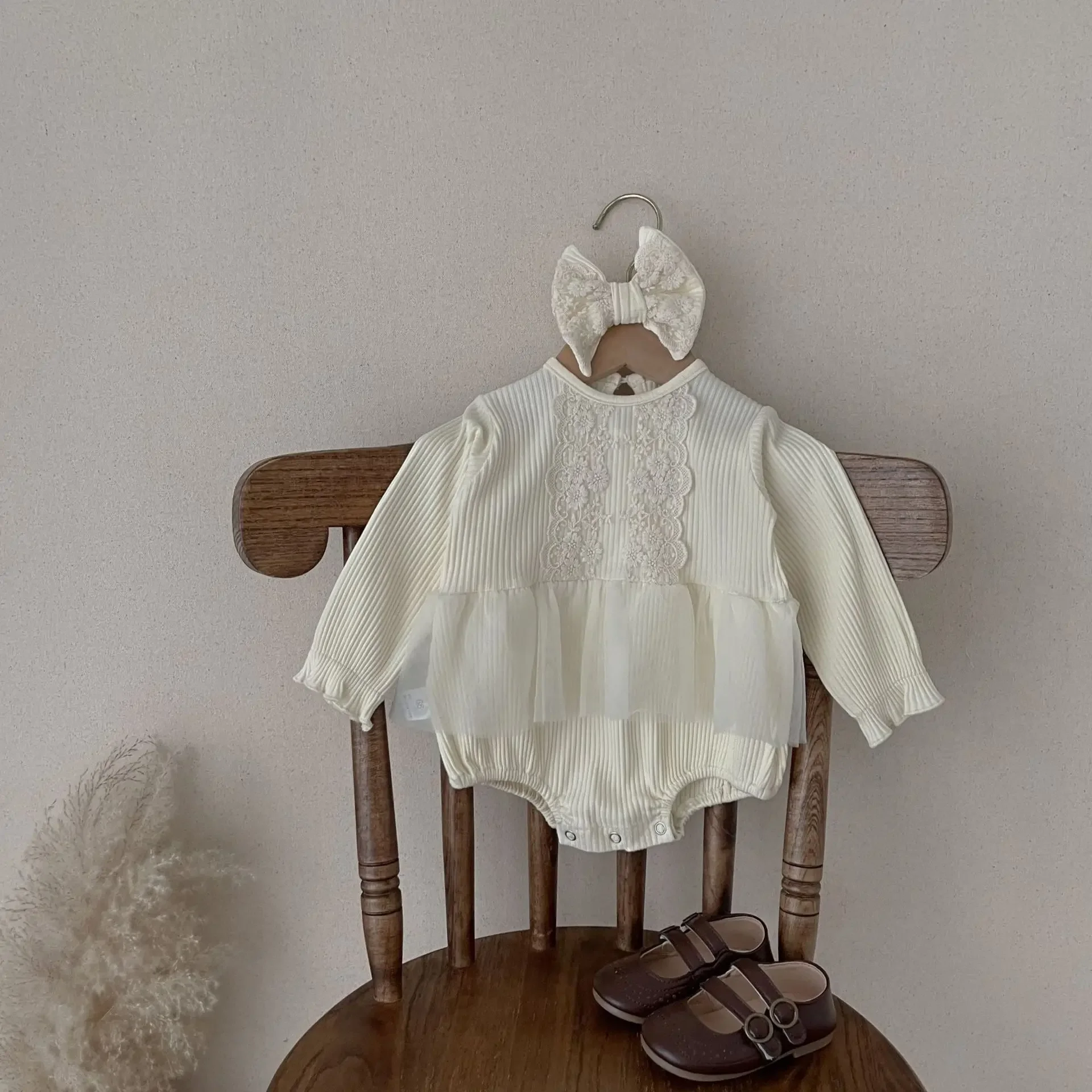 2023 Spring and Autumn Mesh Long Sleeve Princess Lace Sweet Casual Solid Color with Headbands Baby Clothing Kids Romper
2023 Spring and Autumn Mesh Long Sleeve Princess Lace Sweet Casual Solid Color with Headbands Baby Clothing Kids Romper