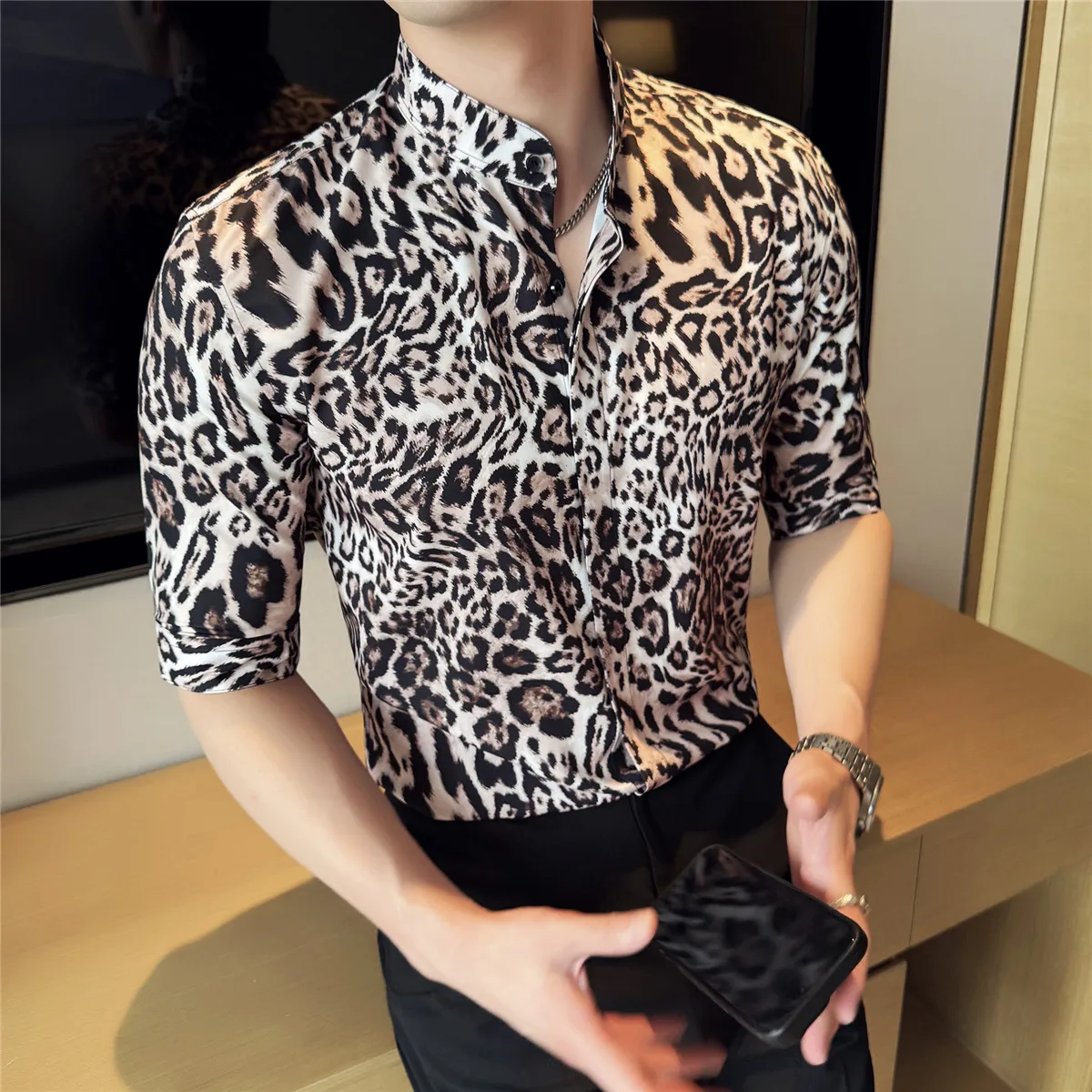 Men's Leopard Print Shirt Summer Stand Collar Mid Sleeve Slim Fit Casual Tops Vintage Streetwear Loose Fit Party Club Wear
Men's Leopard Print Shirt Summer Stand Collar Mid Sleeve Slim Fit Casual Tops Vintage Streetwear Loose Fit Party Club Wear