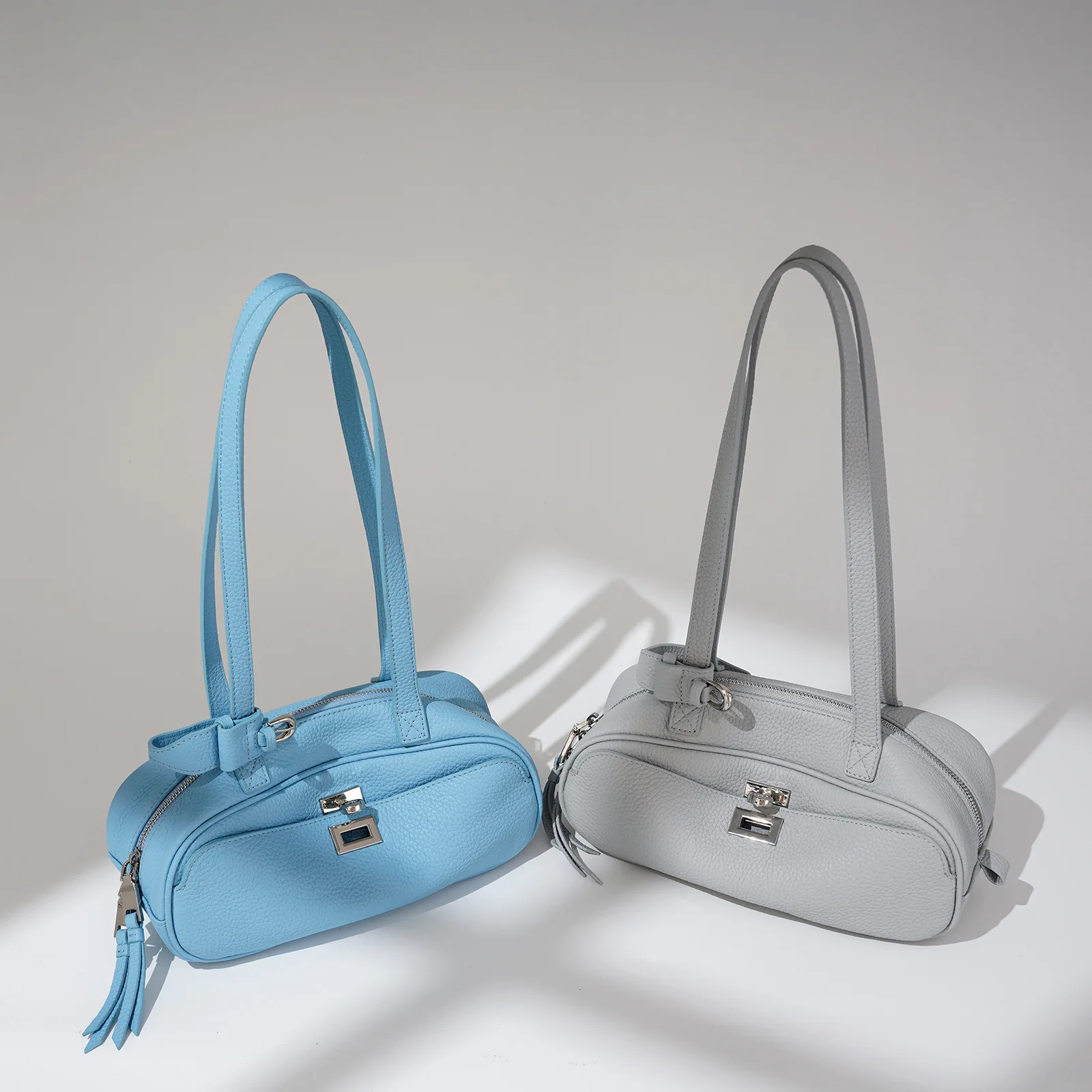 Bags for women 2025 new genuine leather versatile bag bag for women with cowhide commuter locks for single shoulder armpit bag
Bags for women 2025 new genuine leather versatile bag bag for women with cowhide commuter locks for single shoulder armpit bag