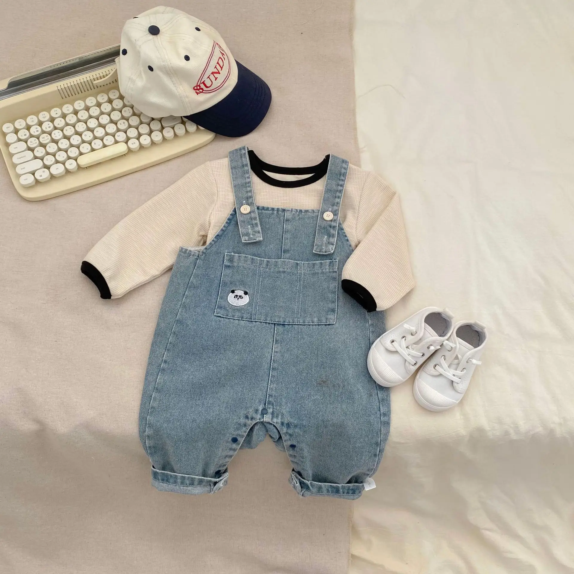 2026 Spring New Children Denim Overalls Cotton Girls Strap Trousers Fashion Kids Loose Jumpsuit Toddler Jeans Boys Casual Pants
2026 Spring New Children Denim Overalls Cotton Girls Strap Trousers Fashion Kids Loose Jumpsuit Toddler Jeans Boys Casual Pants