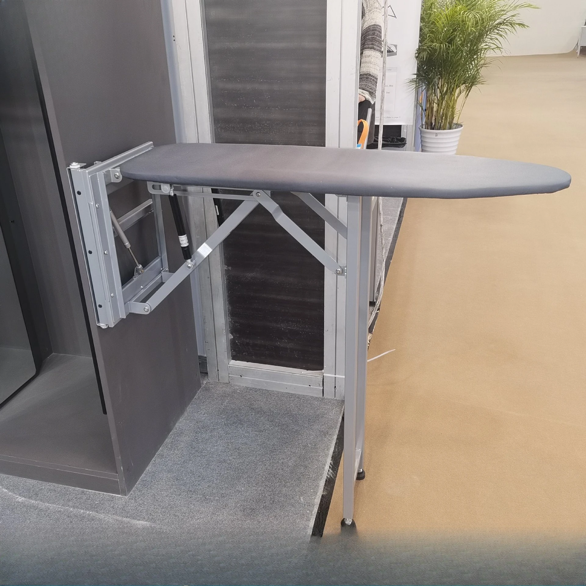 Rotary ironing board on the side of the wardrobe, hat room, embedded ironing board in the household cabinet, extended
Rotary ironing board on the side of the wardrobe, hat room, embedded ironing board in the household cabinet, extended