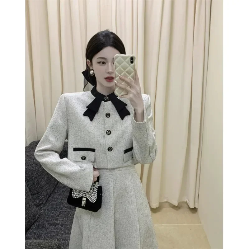 French Sweet Girl Suit Women's Autumn Loose Short Coat Top High Waist Large Swing Skirt Two-piece Set Fashion Female Clothes
French Sweet Girl Suit Women's Autumn Loose Short Coat Top High Waist Large Swing Skirt Two-piece Set Fashion Female Clothes
