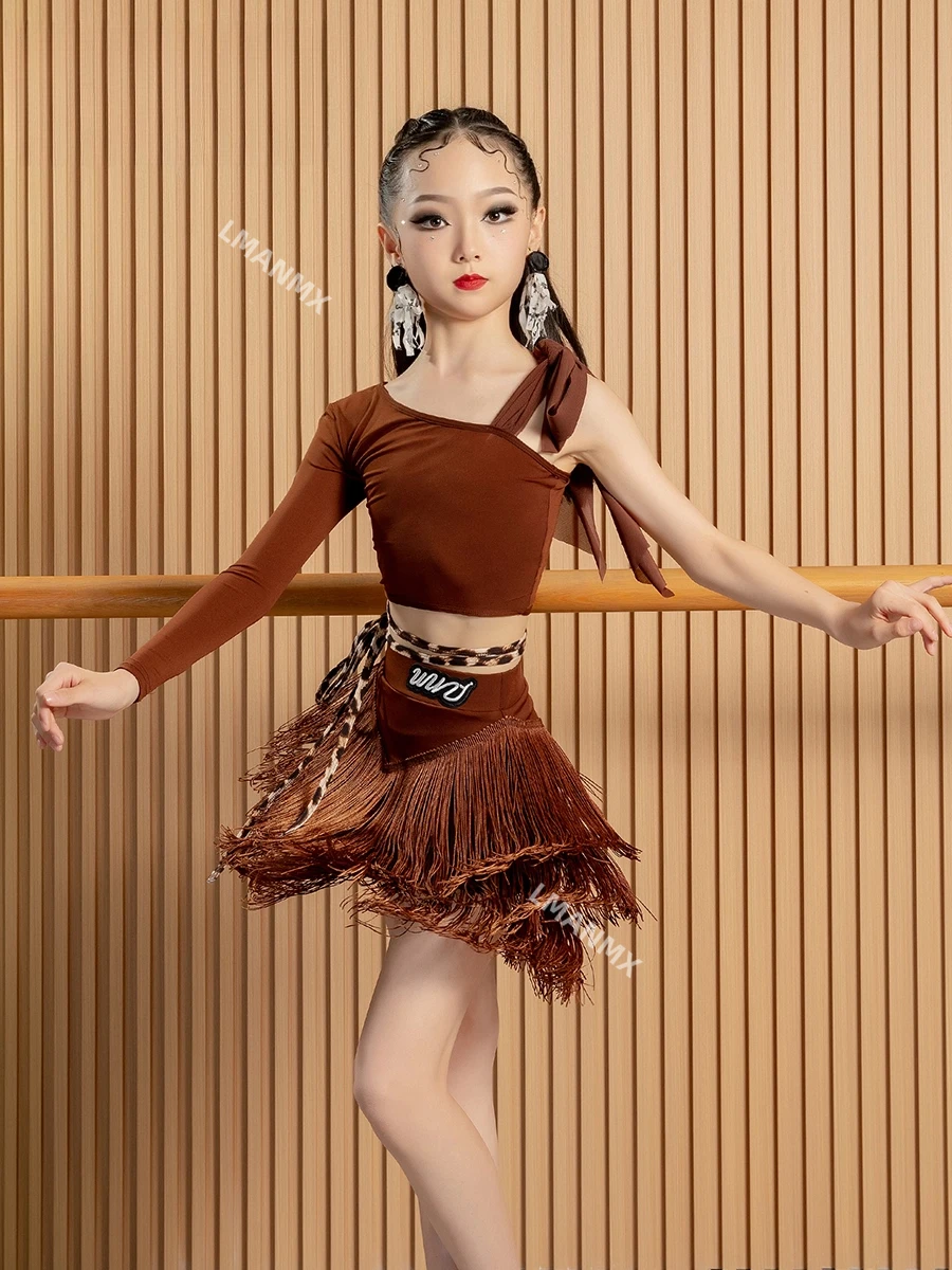 Костюм для латинских танцев, тренировочный наряд для девочек, новый летний детский комплект с юбкой с кисточками для выступлений
Костюм для латинских танцев, тренировочный наряд для девочек, новый летний детский комплект с юбкой с кисточками для выступлений