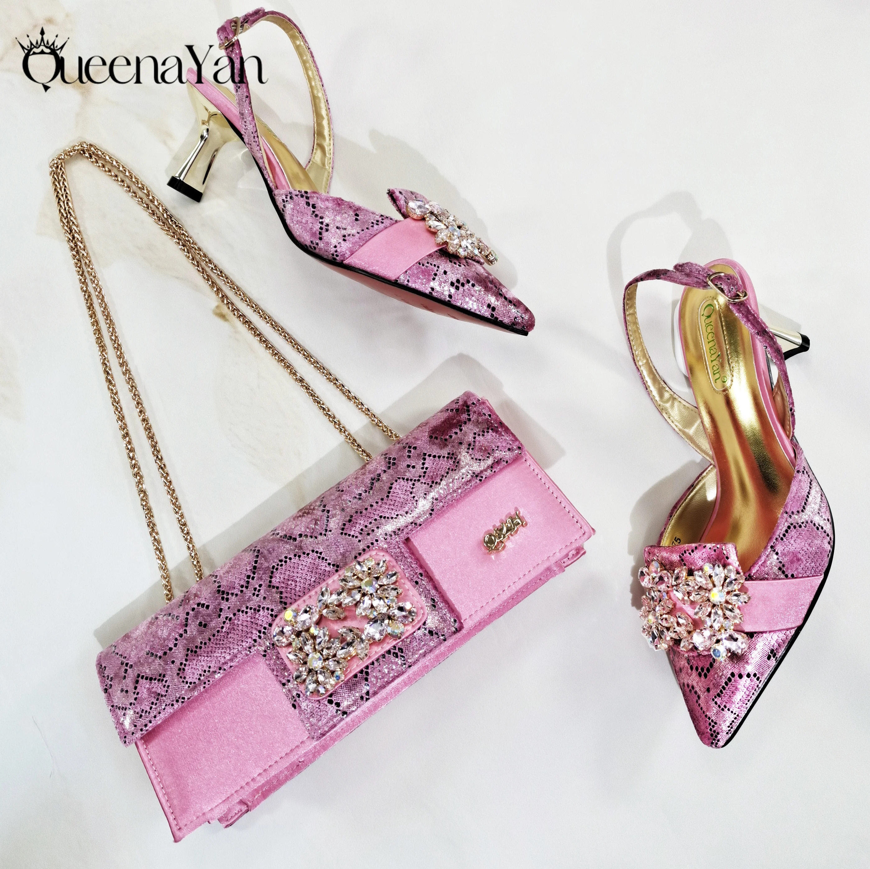 Комплект: туфли-лодочки Queena Yan с принтом и стразами, нежно-розовые, для вечеринок и свадеб, с острым носком, на высоком каблуке, и сумка в тон
Комплект: туфли-лодочки Queena Yan с принтом и стразами, нежно-розовые, для вечеринок и свадеб, с острым носком, на высоком каблуке, и сумка в тон