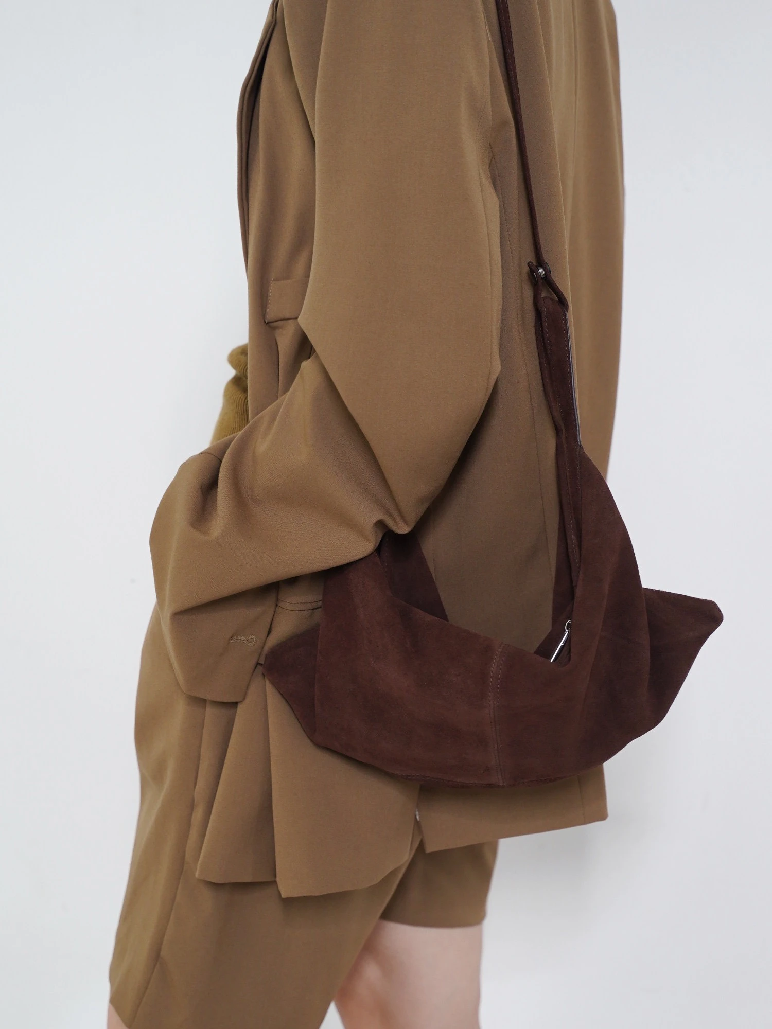Women Suede Shoulder Bag Crossbody Bag Adjustable Strap Hobo Purse With Inner Pocket Satchel Purse Clutch Purse Zipper Handbag
Women Suede Shoulder Bag Crossbody Bag Adjustable Strap Hobo Purse With Inner Pocket Satchel Purse Clutch Purse Zipper Handbag