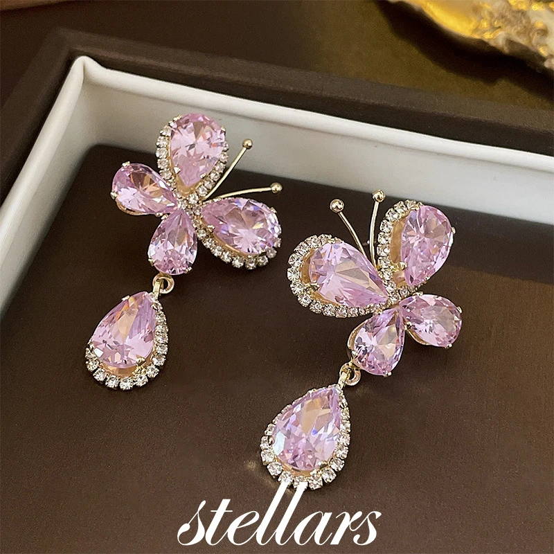 Retro Pink Sweet Luxury Zircon Butterfly Waterdrop Silver Stud Earrings, Elegant and High-End Jewelry for Women
Retro Pink Sweet Luxury Zircon Butterfly Waterdrop Silver Stud Earrings, Elegant and High-End Jewelry for Women