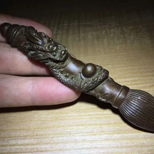 Dragon pattern pen ornament, pen on the tea table, tea pet desktop ornament, copper holder, stationery, play collection
Dragon pattern pen ornament, pen on the tea table, tea pet desktop ornament, copper holder, stationery, play collection