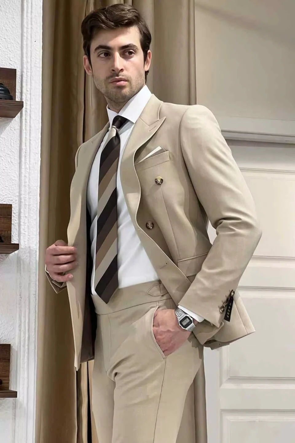 Customized Elegant Men's 2-Piece Suit Double-Breasted Slim-Fit Formal Business Wedding Blazer Pants Set Polyester-Cotton Blend
Customized Elegant Men's 2-Piece Suit Double-Breasted Slim-Fit Formal Business Wedding Blazer Pants Set Polyester-Cotton Blend