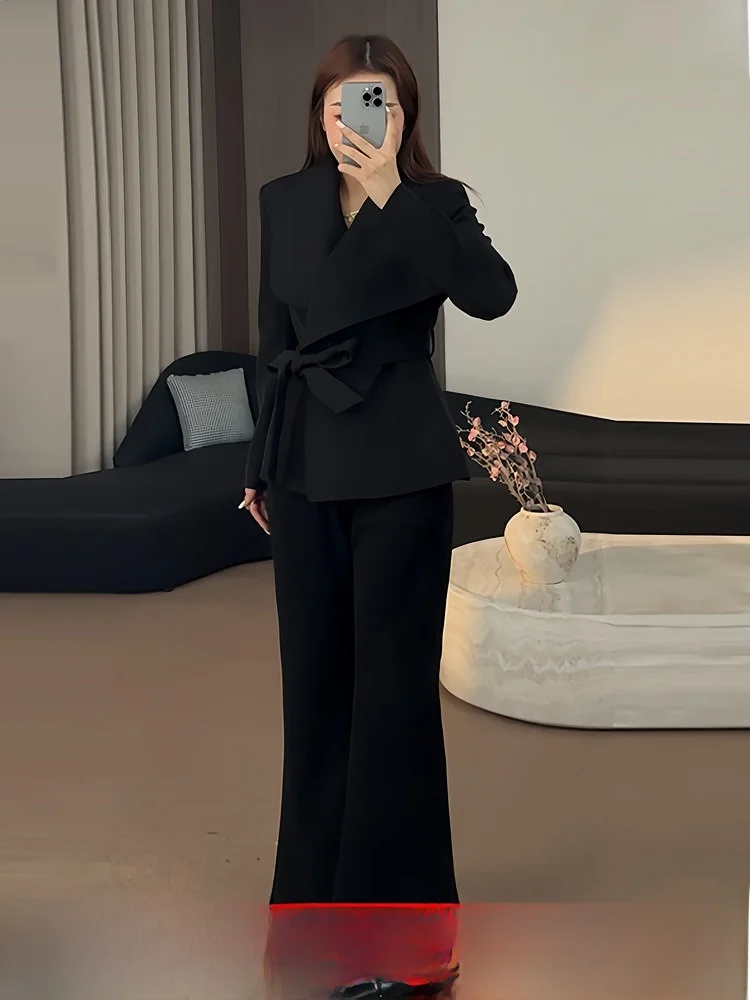 Женский костюм больших размеров: укороченный жакет с поясом для женщин с фигурой типа «груша», «утконос» и «песочные часы»
Женский костюм больших размеров: укороченный жакет с поясом для женщин с фигурой типа «груша», «утконос» и «песочные часы»