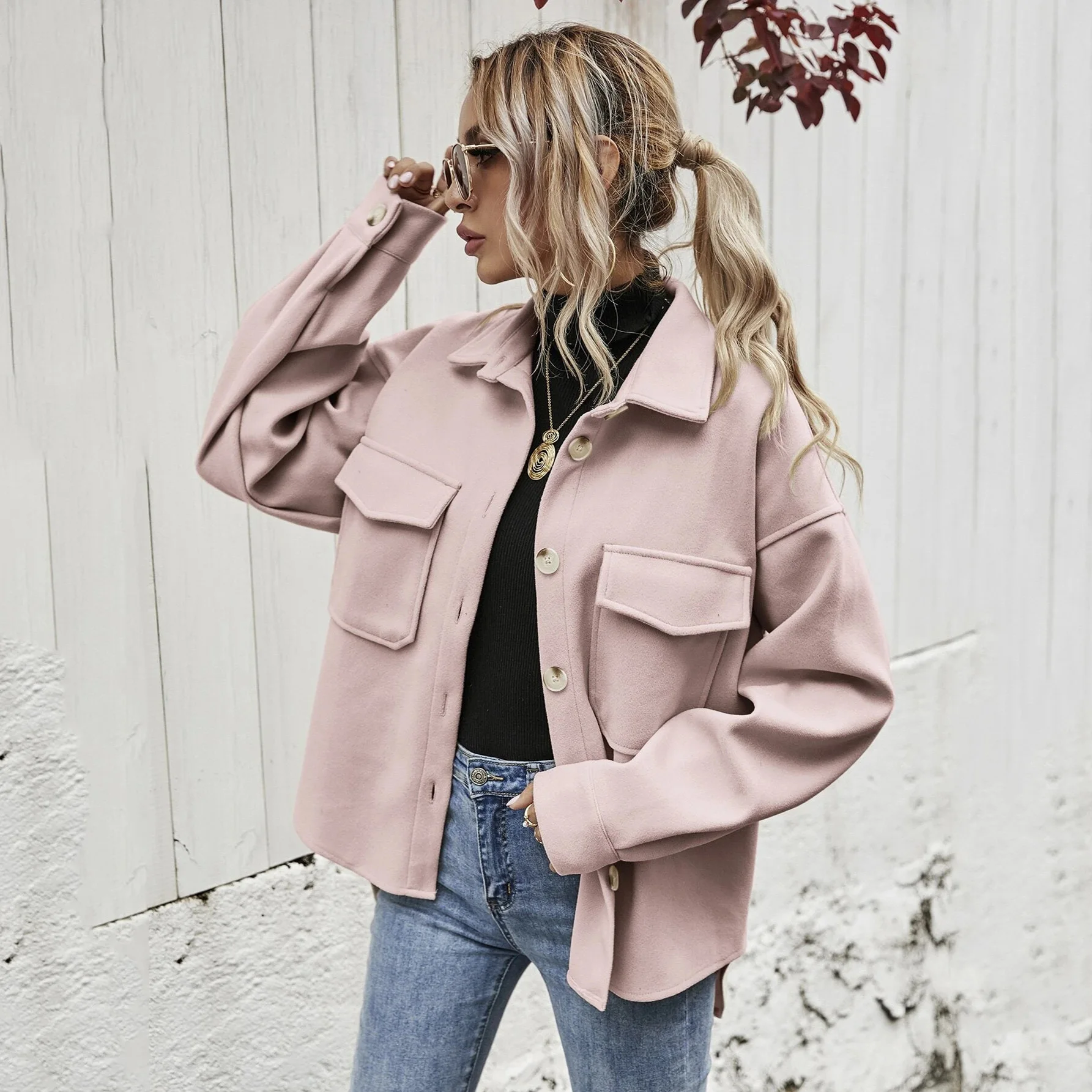 Autumn and winter lapel single breasted thick solid color temperament commuter shirt wool casual loose coat women
Autumn and winter lapel single breasted thick solid color temperament commuter shirt wool casual loose coat women
