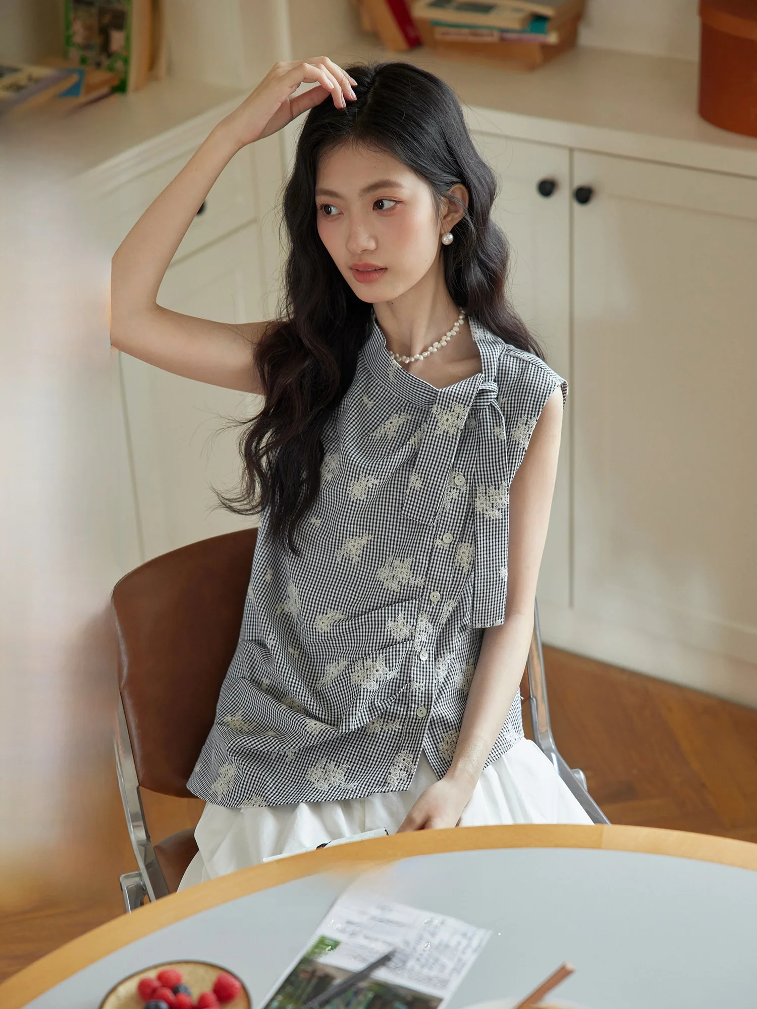 ORWhite Vintage Style Embroidered Side Buttoned Sleeveless Shirt Women's Slimming Straight Cut Polyester Cotton Blend Top
ORWhite Vintage Style Embroidered Side Buttoned Sleeveless Shirt Women's Slimming Straight Cut Polyester Cotton Blend Top