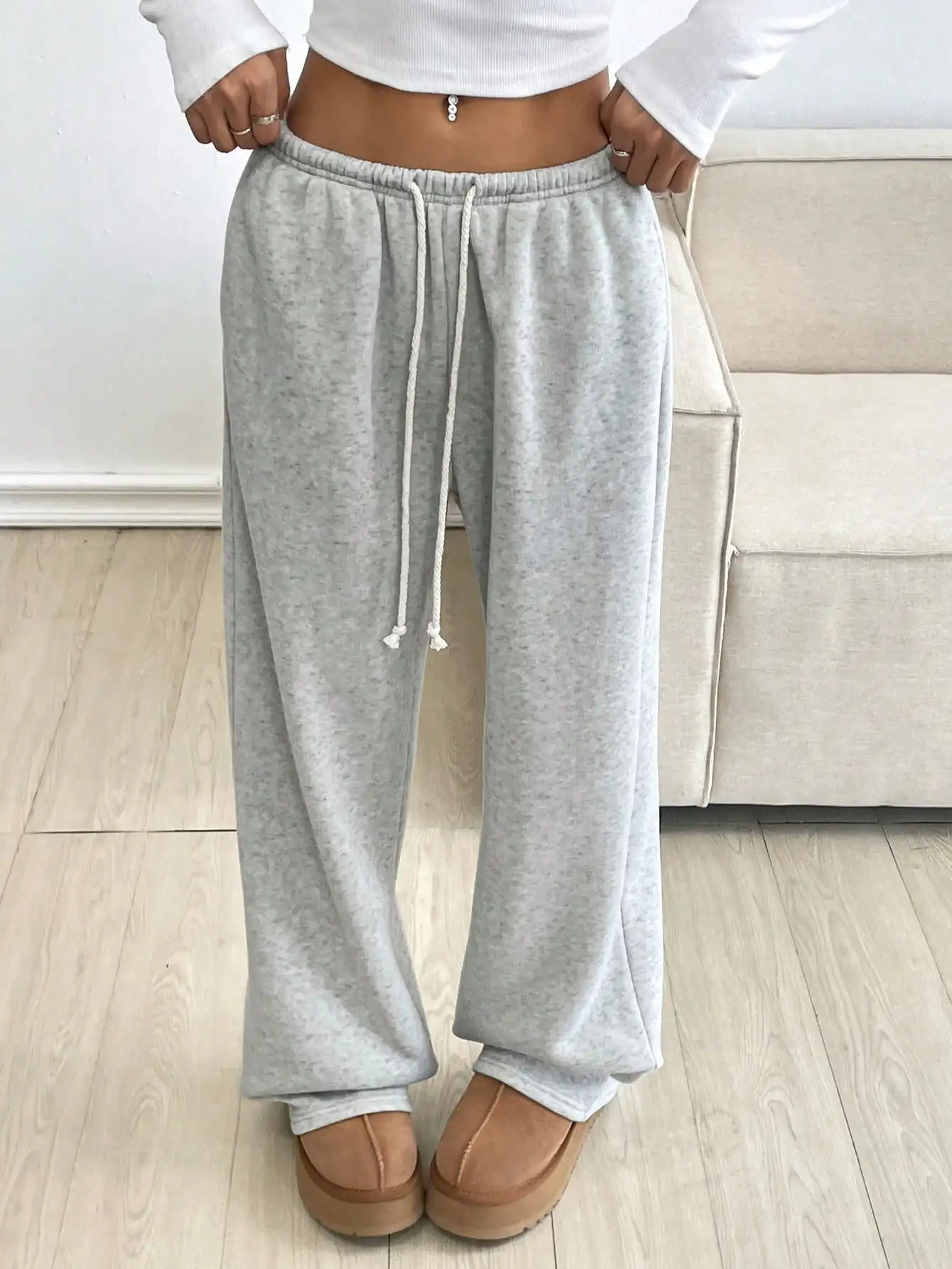Женские свободные брюки с низкой талией и завязками, цвет серый меланж
Женские свободные брюки с низкой талией и завязками, цвет серый меланж
