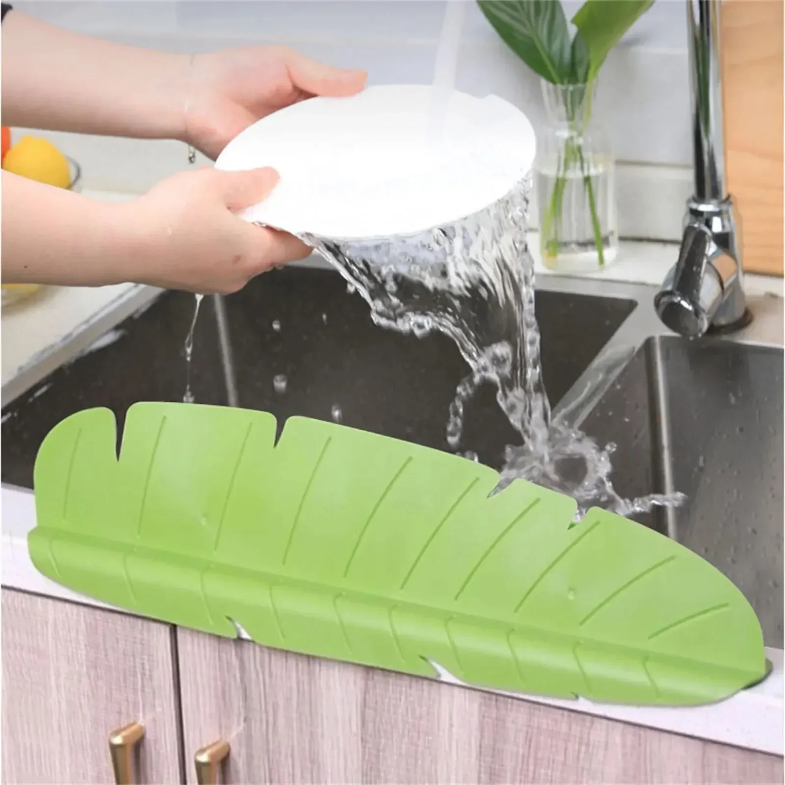 Banana Leaf Kitchen Sink Water Guards Soft Banana Leaf Shape Water Sink Flap Block With Suckers Oil-Proof Proof Sink Access
Banana Leaf Kitchen Sink Water Guards Soft Banana Leaf Shape Water Sink Flap Block With Suckers Oil-Proof Proof Sink Access