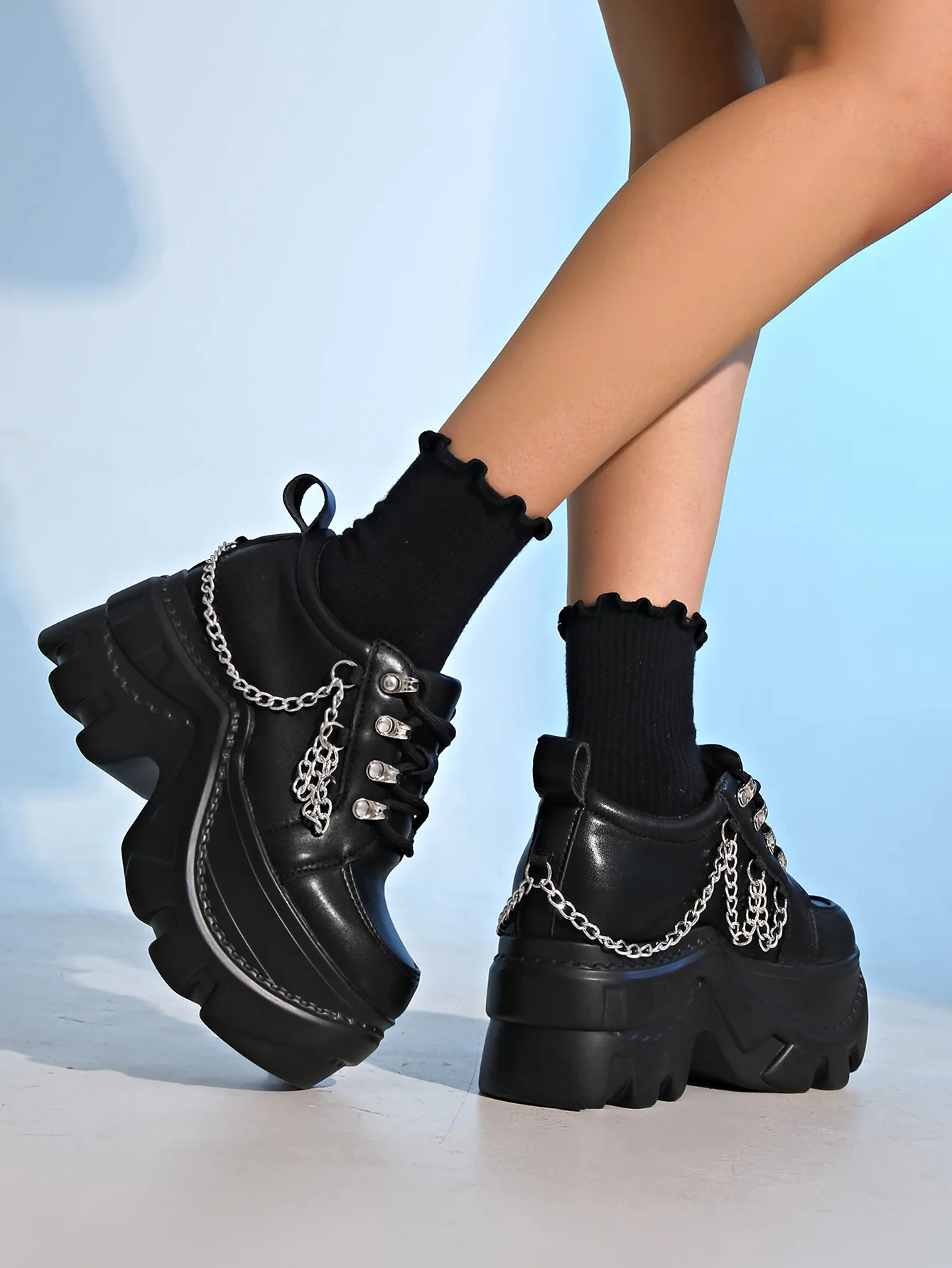 Woman Thick Sole Non Slip Sneakers Gothic Punk Chunky Sneakers for Women PU Black Chain Decor Platform Casual Shoes Size 35-42
Woman Thick Sole Non Slip Sneakers Gothic Punk Chunky Sneakers for Women PU Black Chain Decor Platform Casual Shoes Size 35-42