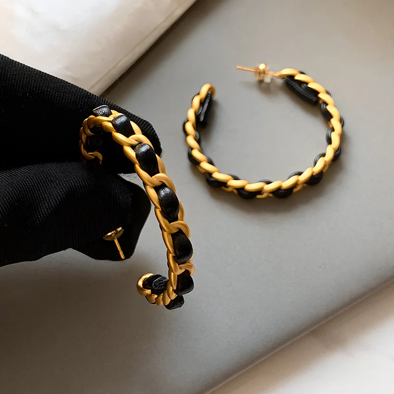Light Luxury 925 Silver Needle Brass Gold Plated Leather Circle Big Earrings for Women Fashion Party Jewelry Trendy Accessories
Light Luxury 925 Silver Needle Brass Gold Plated Leather Circle Big Earrings for Women Fashion Party Jewelry Trendy Accessories