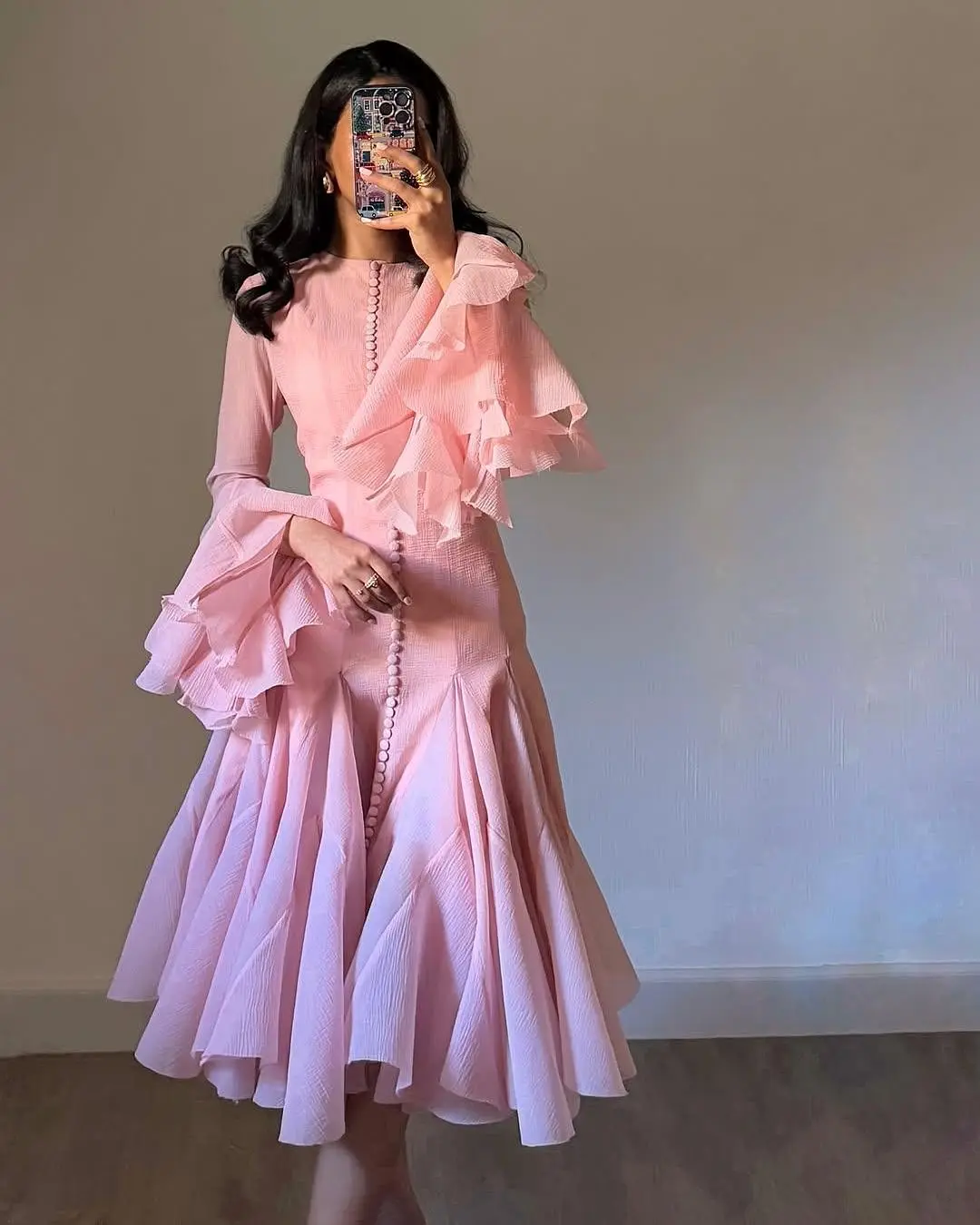 Customized Sexy Organza Buttons Ruffles Evening Dresses Delicate Long Sleeves Crew Neck Party Dress Custom Made Celebr
Customized Sexy Organza Buttons Ruffles Evening Dresses Delicate Long Sleeves Crew Neck Party Dress Custom Made Celebr