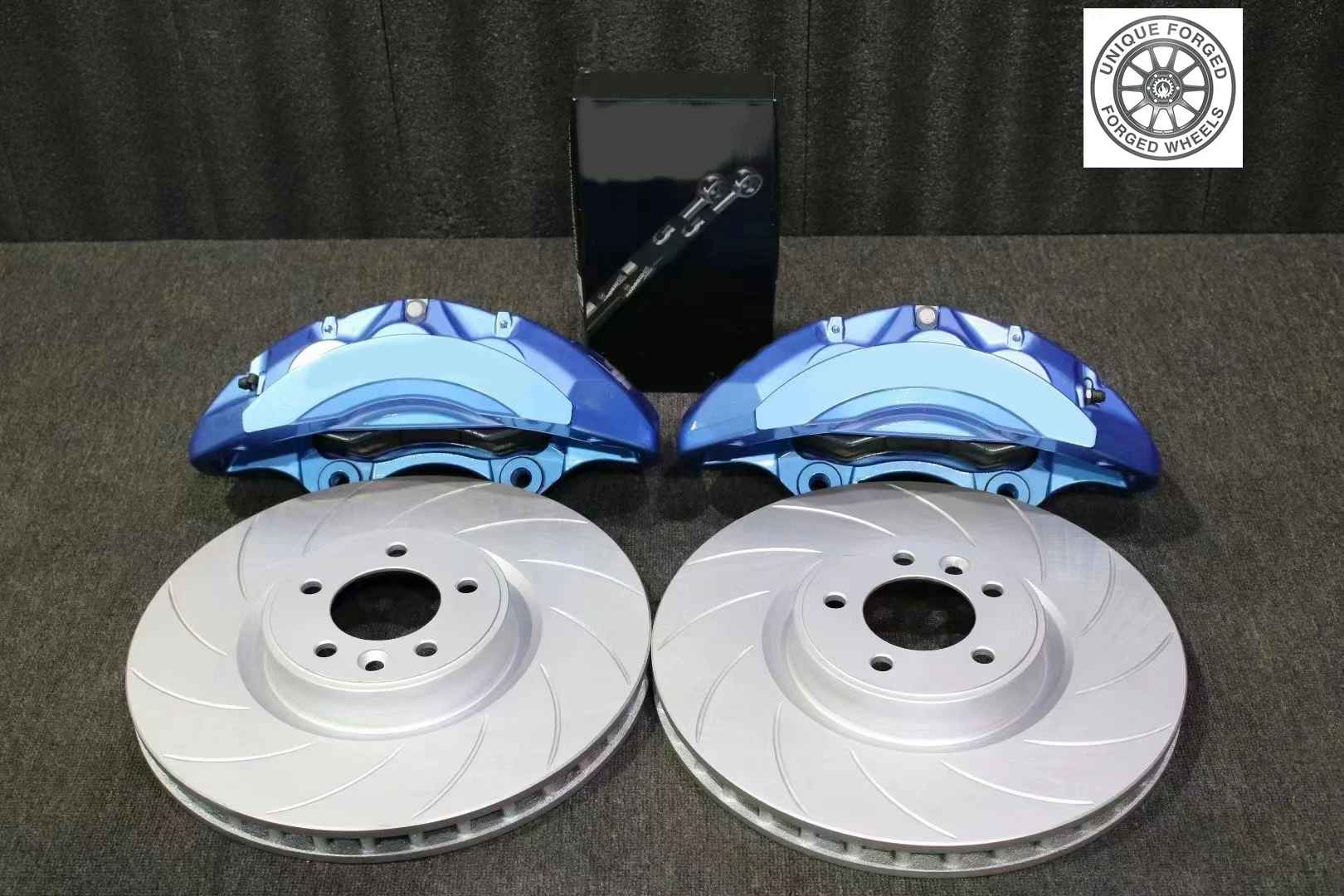 26 Style Plug & Play 6 Pot 4 Pot 380mm Slotted Disc for Defender
26 Style Plug & Play 6 Pot 4 Pot 380mm Slotted Disc for Defender