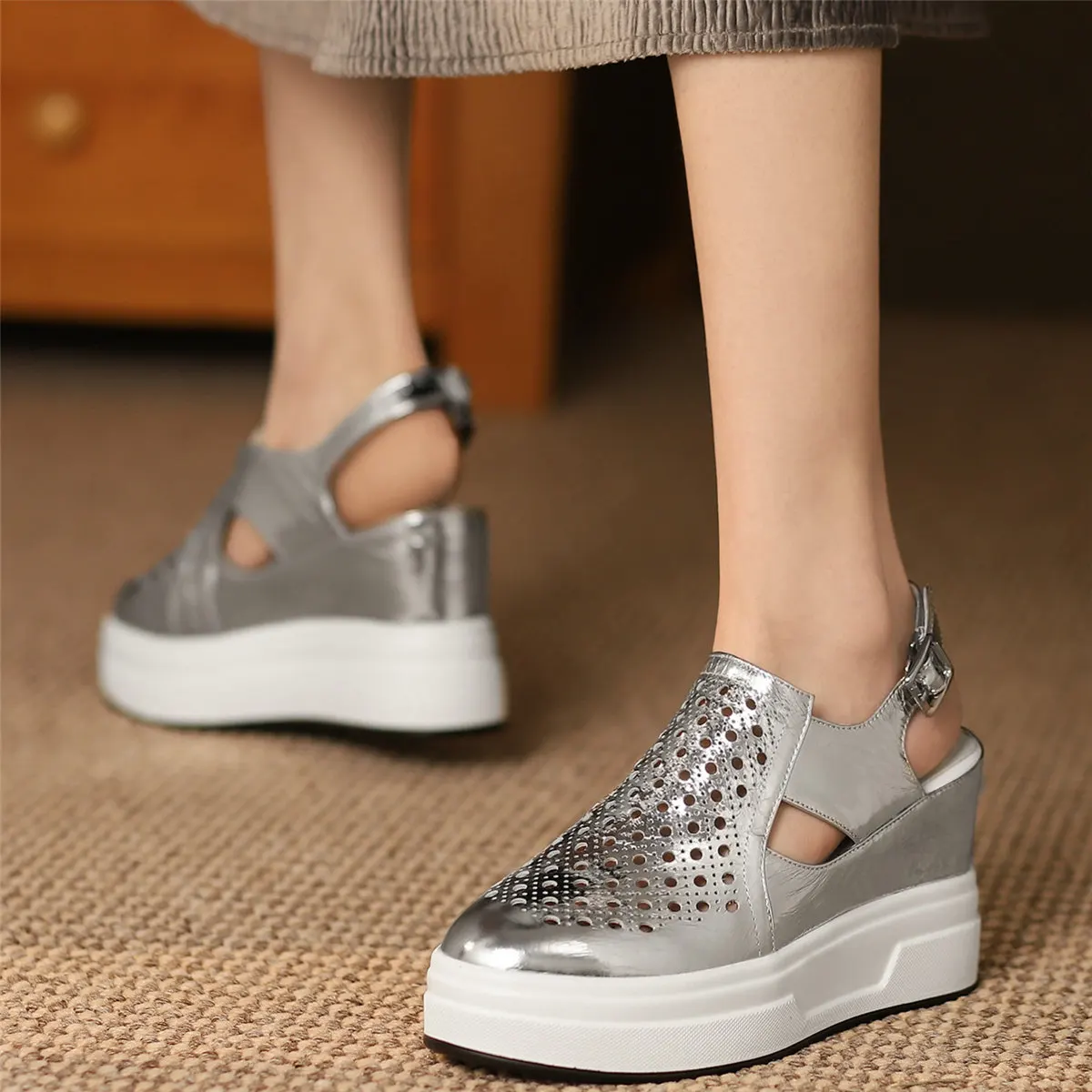 Fashion Sneakers Women Back Strap Cow Leather Wedges High Heel Gladiator Sandals Female Round Toe Platform Pumps Casual Shoes
Fashion Sneakers Women Back Strap Cow Leather Wedges High Heel Gladiator Sandals Female Round Toe Platform Pumps Casual Shoes