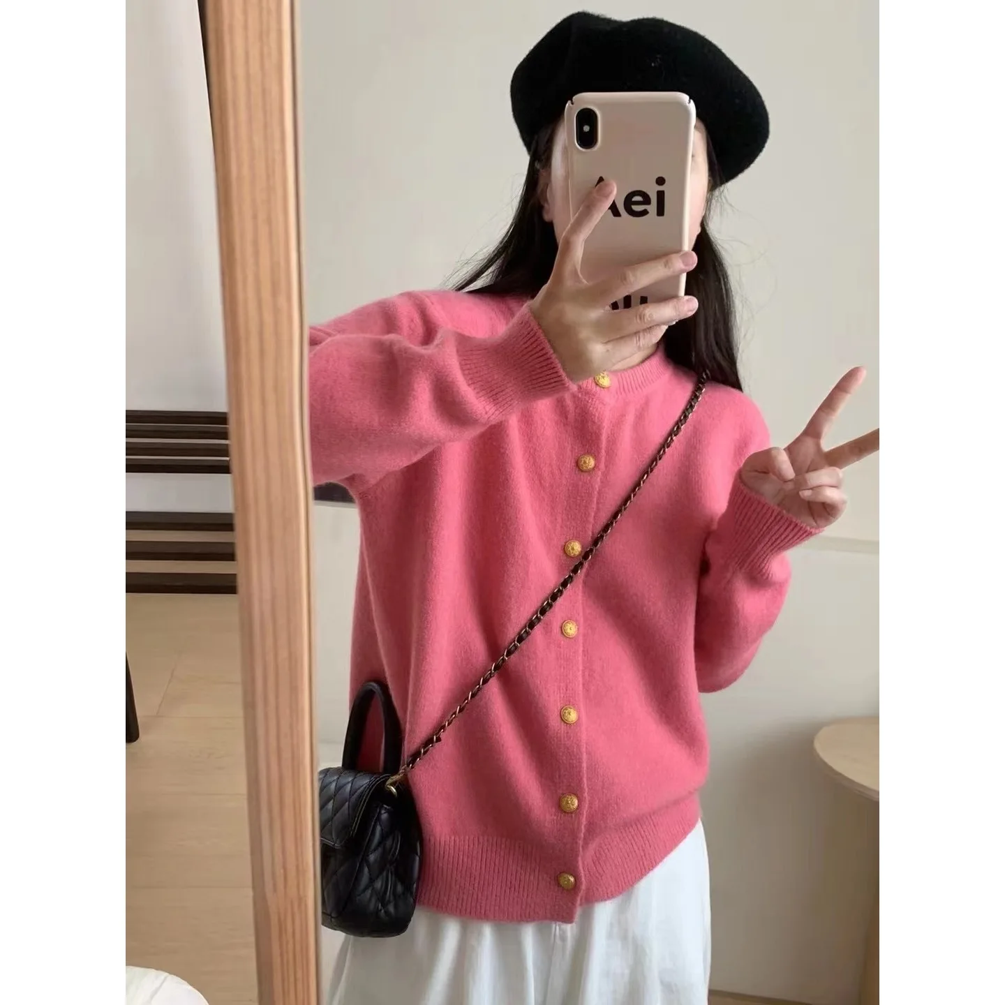 Autumn Winter New Women's Korean Style Solid Color Sweater Cardigan Coat High-End Versatile Round Neck Knitwear
Autumn Winter New Women's Korean Style Solid Color Sweater Cardigan Coat High-End Versatile Round Neck Knitwear