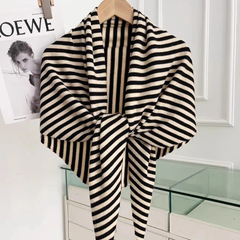 Полосатая шерстяная треугольная универсальная шаль, модный темпераментный вязаный повседневный свободный шарф для женщин, роскошный
Полосатая шерстяная треугольная универсальная шаль, модный темпераментный вязаный повседневный свободный шарф для женщин, роскошный