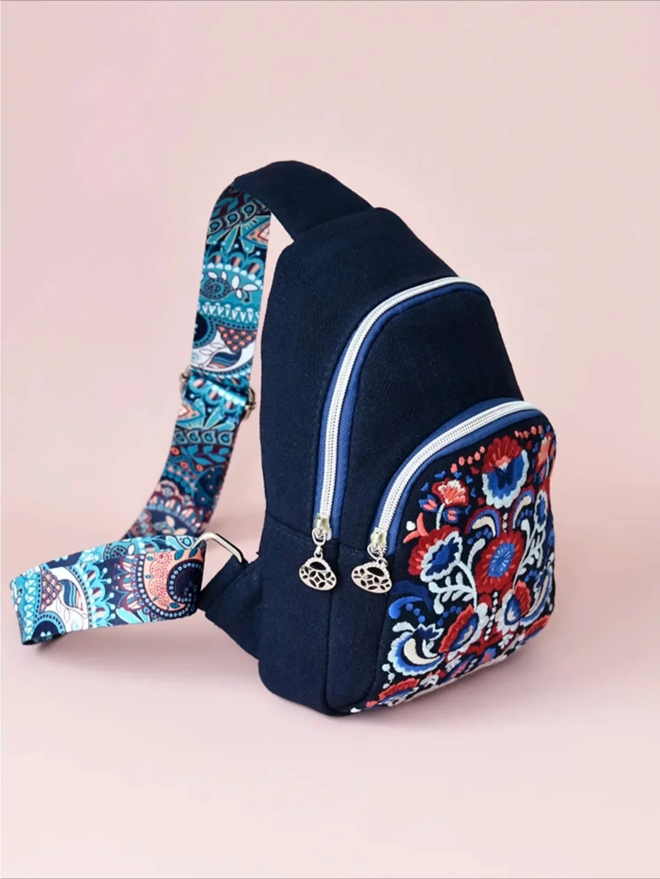 Stylish Ethnic Style Embroidered Chest Pack for Women, Versatile Shoulder Bag for Short Trips and Casual Outings
Stylish Ethnic Style Embroidered Chest Pack for Women, Versatile Shoulder Bag for Short Trips and Casual Outings