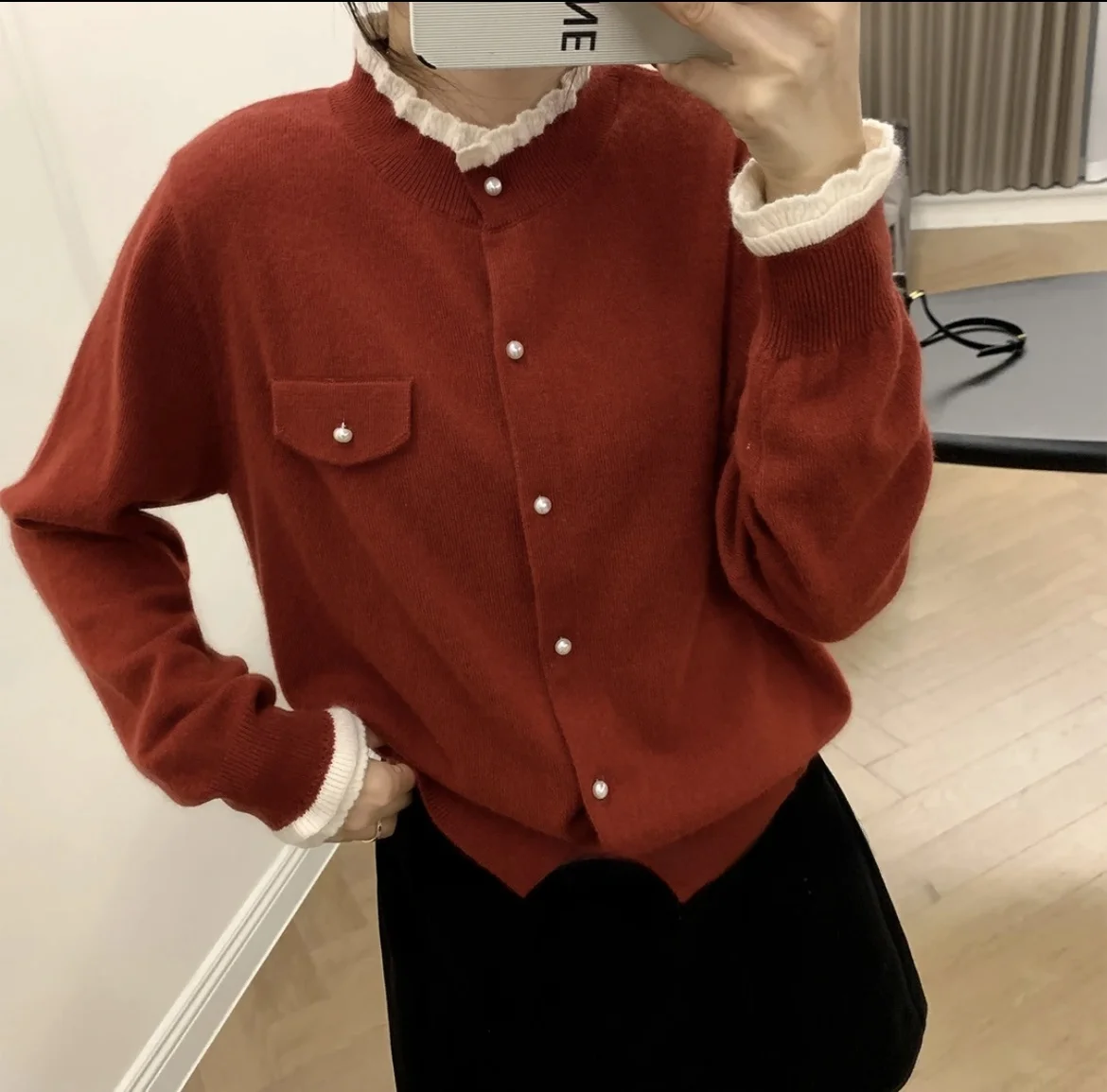 Elegant Gentle Color Block Knitwear Cardigan Women's Style 2023 New Winter Fashion Outerwear Soft Color Collision Design
Elegant Gentle Color Block Knitwear Cardigan Women's Style 2023 New Winter Fashion Outerwear Soft Color Collision Design