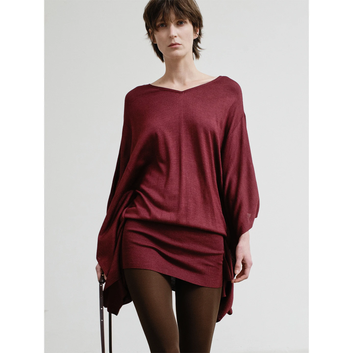 Silk V-Ne Loose Batwing Sve Long Sve Knitted Top Women's Spring New Sle Comfortable Breathable Soft Silk Knittedwear
Silk V-Ne Loose Batwing Sve Long Sve Knitted Top Women's Spring New Sle Comfortable Breathable Soft Silk Knittedwear