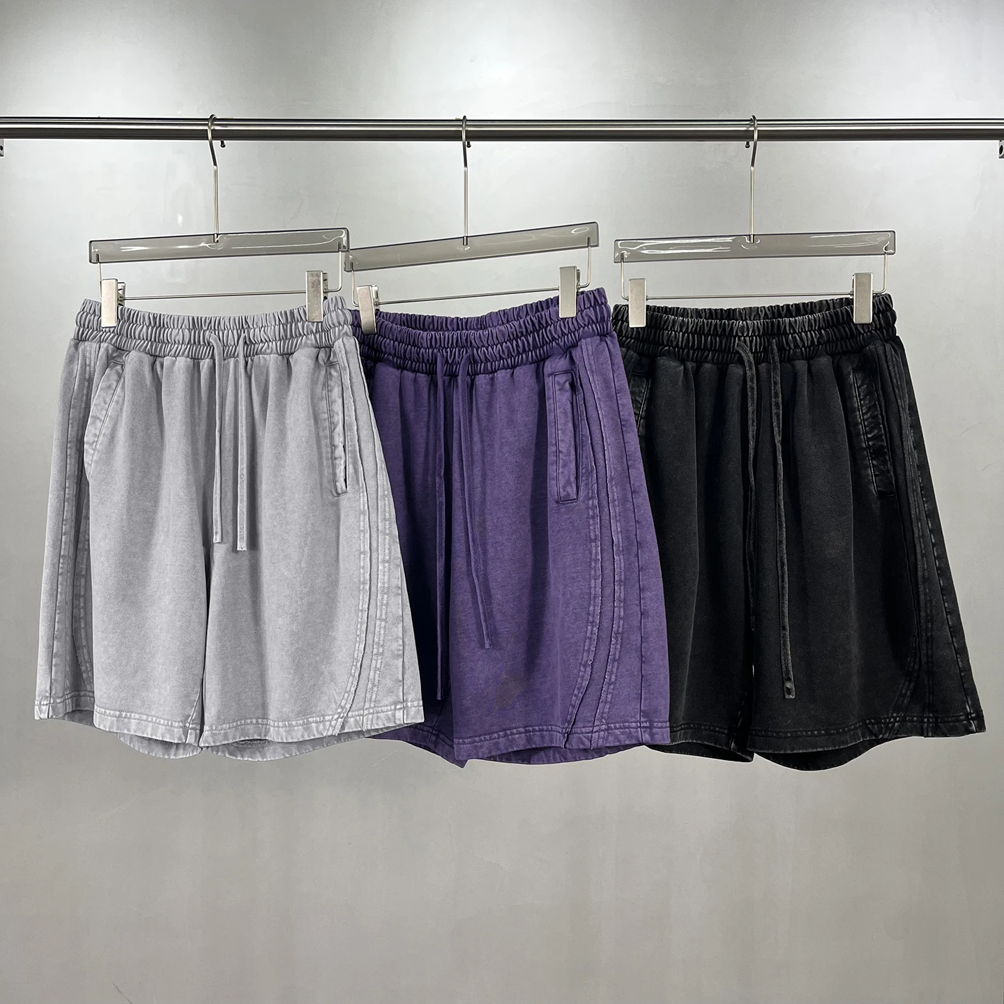 High Street Heavyweight Sporty Shorts with Distressed Design Loose Fit Casual Feel Five-Quarter Length for Men And Women
High Street Heavyweight Sporty Shorts with Distressed Design Loose Fit Casual Feel Five-Quarter Length for Men And Women