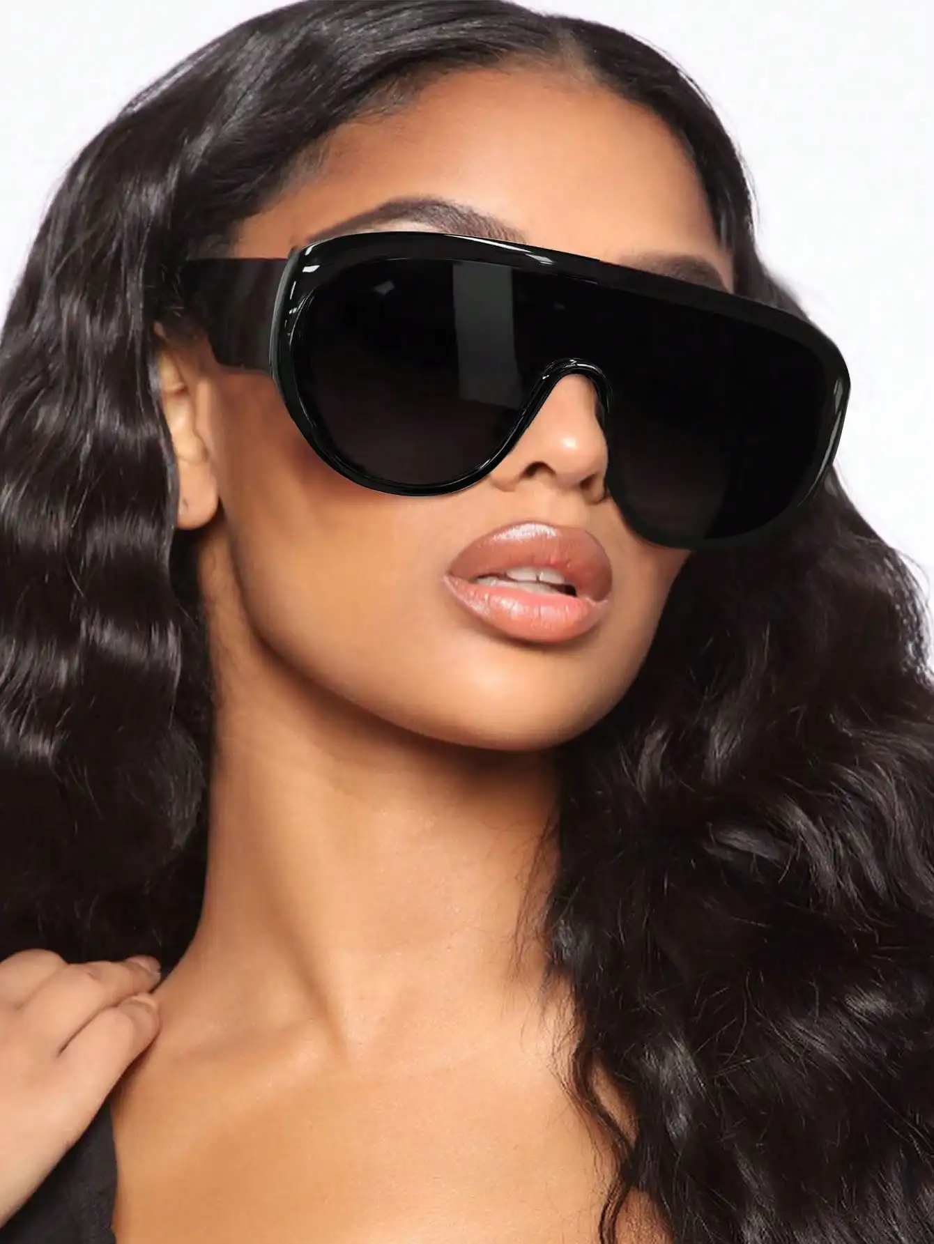 Oversized Shield-Style Fashion Sunglasses for Men and Women - UV400 Protection
Oversized Shield-Style Fashion Sunglasses for Men and Women - UV400 Protection