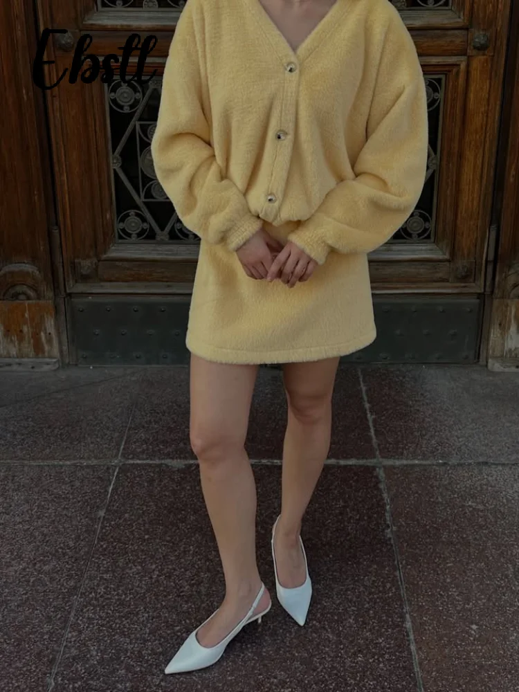 Однотонный плюшевый кардиган, юбки, костюм, женские свободные однобортные топы, тонкая короткая юбка, осень 2021, новые женские уличные наряды
Однотонный плюшевый кардиган, юбки, костюм, женские свободные однобортные топы, тонкая короткая юбка, осень 2021, новые женские уличные наряды