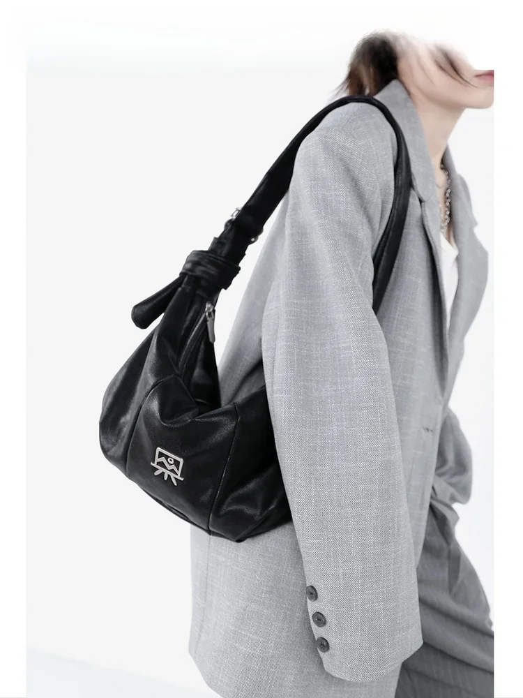 Mukuan Original Retro Frosted Horn Bag Simple Dumpling Bag Large Capacity Single Shoulder Slant Cross Bag Women 2026 New Model
Mukuan Original Retro Frosted Horn Bag Simple Dumpling Bag Large Capacity Single Shoulder Slant Cross Bag Women 2026 New Model