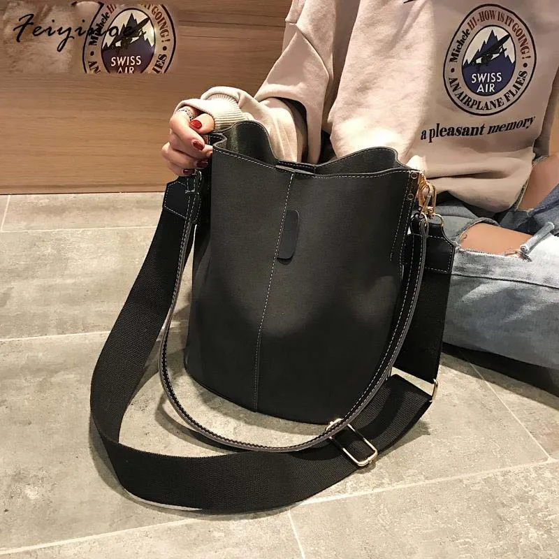 Women Solid Pattern Over the Shoulder Bag Big Capacious Bag Retro Elegant Shopping Bags PU Leather Bucket Handbag 2023 New
Women Solid Pattern Over the Shoulder Bag Big Capacious Bag Retro Elegant Shopping Bags PU Leather Bucket Handbag 2023 New
