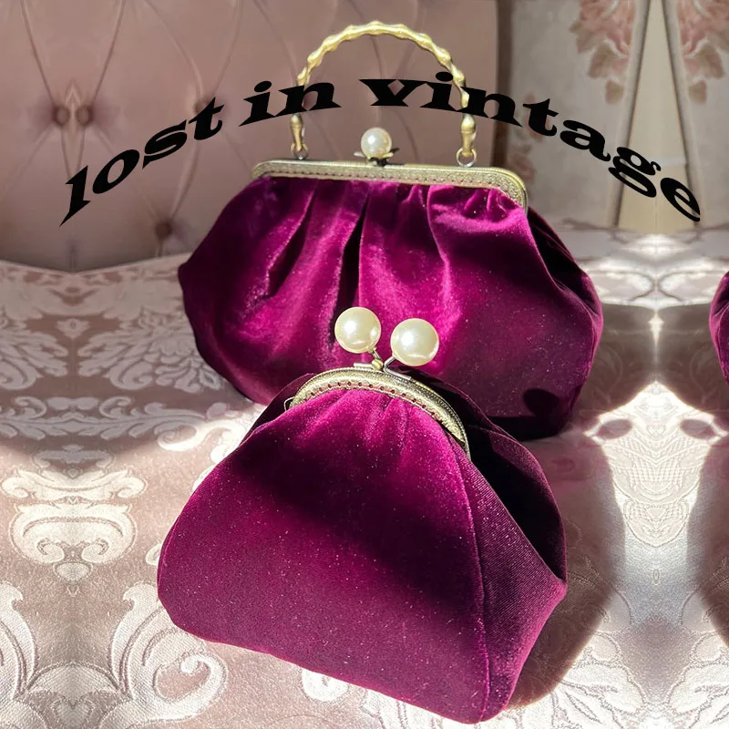 Lost in Vintage Velvet Purse 2Sets Pouch Frame Clutch with Kiss Lock Metal Frame Bags with Fold Style 32x18x7cm
Lost in Vintage Velvet Purse 2Sets Pouch Frame Clutch with Kiss Lock Metal Frame Bags with Fold Style 32x18x7cm