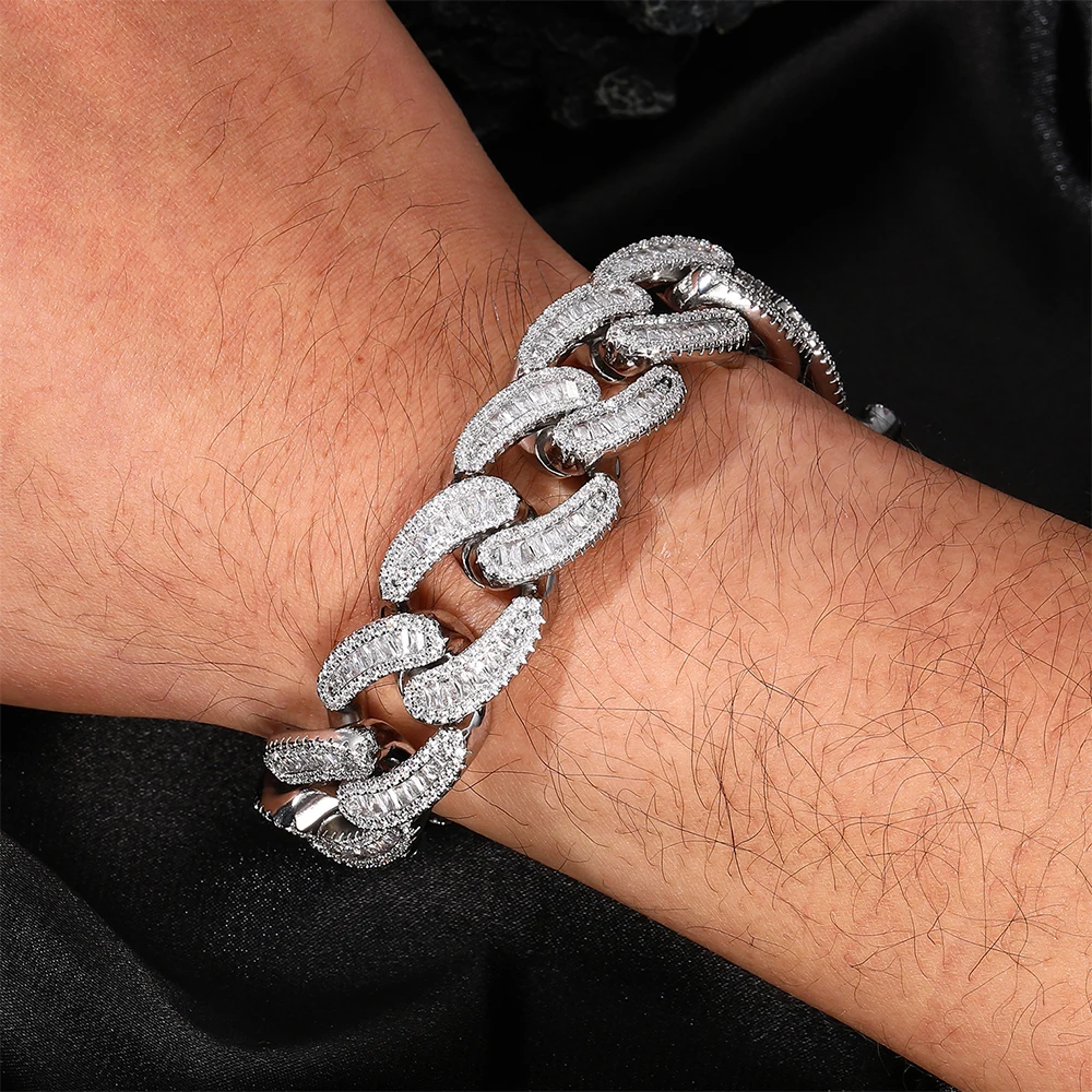 Кубинский браслет 18 мм Iced Out 5A + CZ, выложенный Baguettecz, камни, ювелирные изделия в стиле хип-хоп для мужчин и женщин, роскошная откидная застежка, подарок для него
Кубинский браслет 18 мм Iced Out 5A + CZ, выложенный Baguettecz, камни, ювелирные изделия в стиле хип-хоп для мужчин и женщин, роскошная откидная застежка, подарок для него