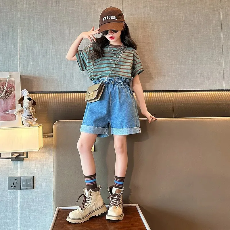Girls' Summer Short Sleeved Set New Summer Outfit Children's Striped Short Sleeved T-shirt Denim Shorts Set Trendy
Girls' Summer Short Sleeved Set New Summer Outfit Children's Striped Short Sleeved T-shirt Denim Shorts Set Trendy