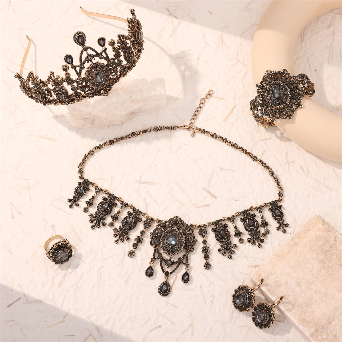 Middle Eastern Women's Luxury 5-Piece Tiara Set - Vintage Elegance for Bridal Weddings & Daily Wear
Middle Eastern Women's Luxury 5-Piece Tiara Set - Vintage Elegance for Bridal Weddings & Daily Wear