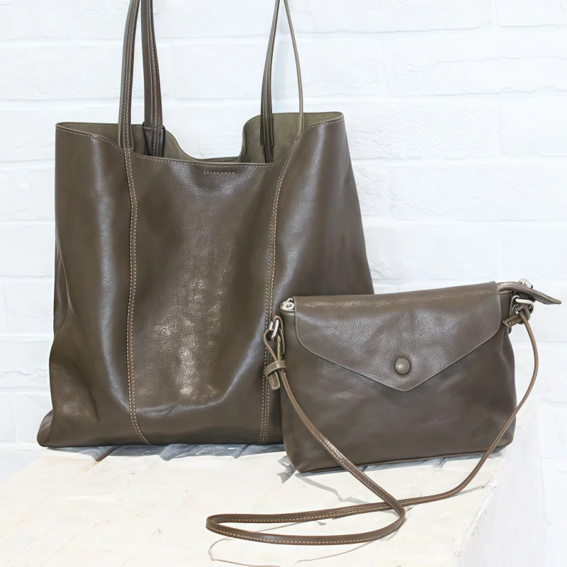 Retro Large Tote Bag For Women 100% Soft Genuine Leather Handbag With Small Crossbody Bag Work Commuter Handheld Shoulder Bag 
Retro Large Tote Bag For Women 100% Soft Genuine Leather Handbag With Small Crossbody Bag Work Commuter Handheld Shoulder Bag