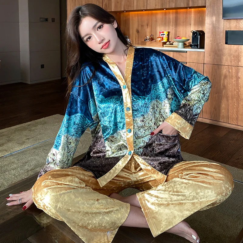 Autumn and winter gold velvet pajamas V-neck outer wear loose Korean velvet home clothes
Autumn and winter gold velvet pajamas V-neck outer wear loose Korean velvet home clothes