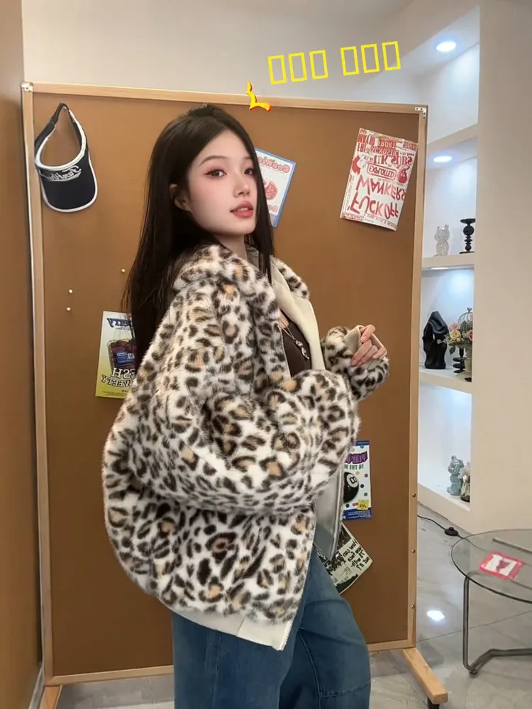 Двусторонняя утепленная куртка из хлопка с начесом под овчину, мужская зимняя теплая молодежная куртка свободного кроя с капюшоном на молнии
Двусторонняя утепленная куртка из хлопка с начесом под овчину, мужская зимняя теплая молодежная куртка свободного кроя с капюшоном на молнии