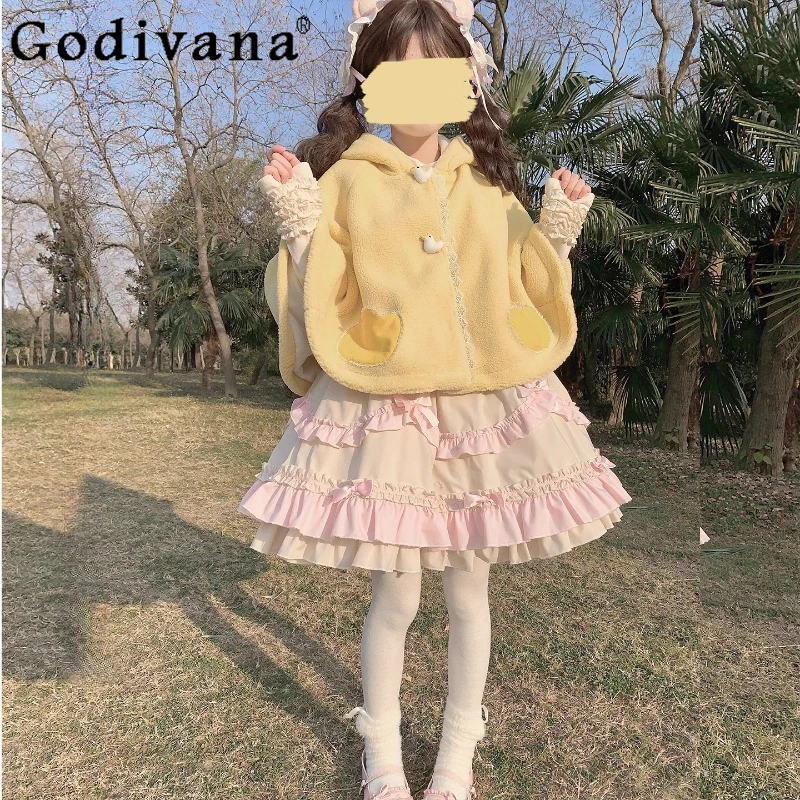 Lolita Hooded Cloak 2025 Autumn Winter Japanese Soft Girls Kawaii Plush Warm Shawl Short Jacket for Women Daughter Y2K Poncho
Lolita Hooded Cloak 2025 Autumn Winter Japanese Soft Girls Kawaii Plush Warm Shawl Short Jacket for Women Daughter Y2K Poncho