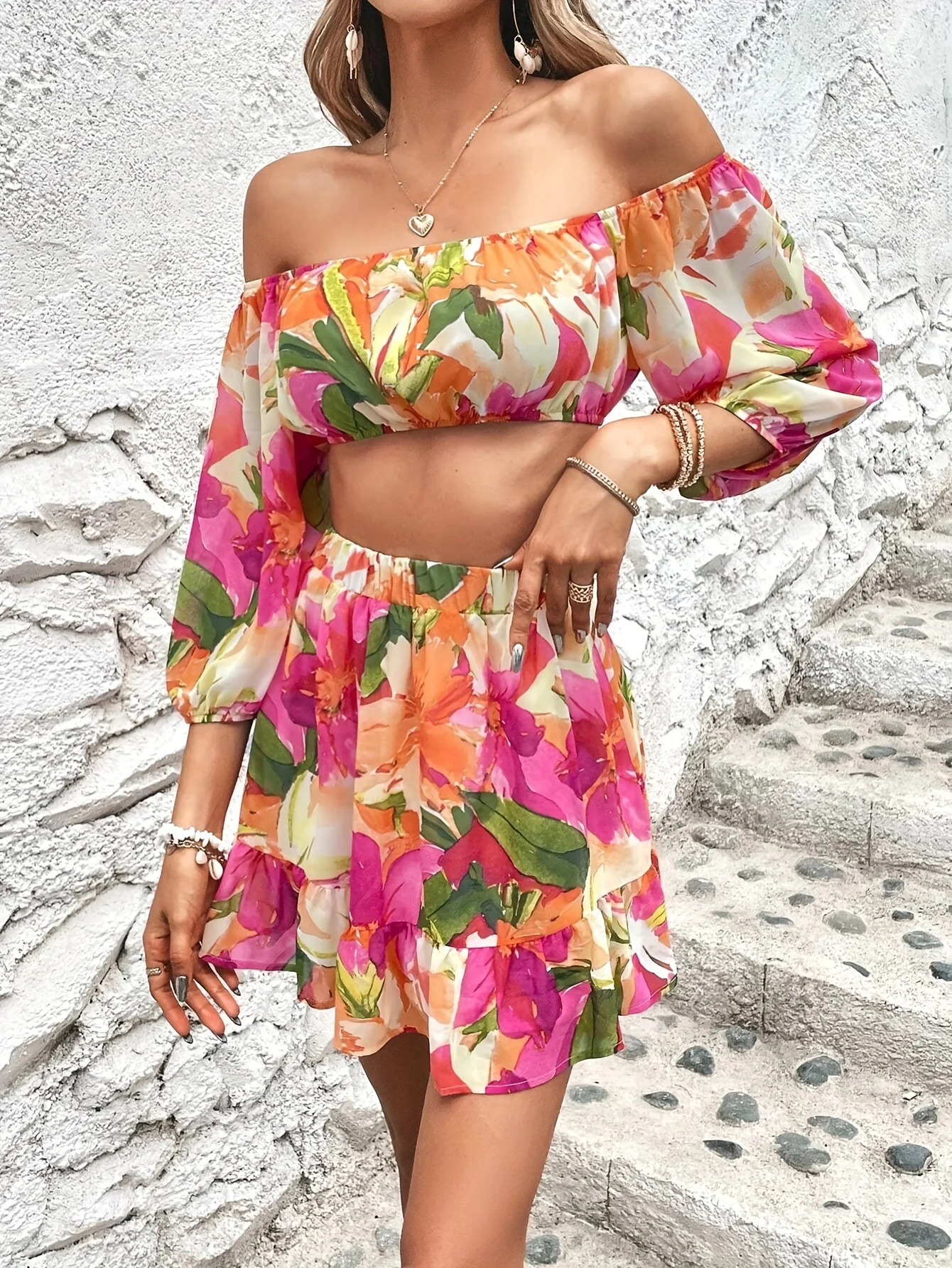 Europe and the United States floral print casual fashion bohemian vacation wind strapless ruffled hem navel top half-body skirt
Europe and the United States floral print casual fashion bohemian vacation wind strapless ruffled hem navel top half-body skirt