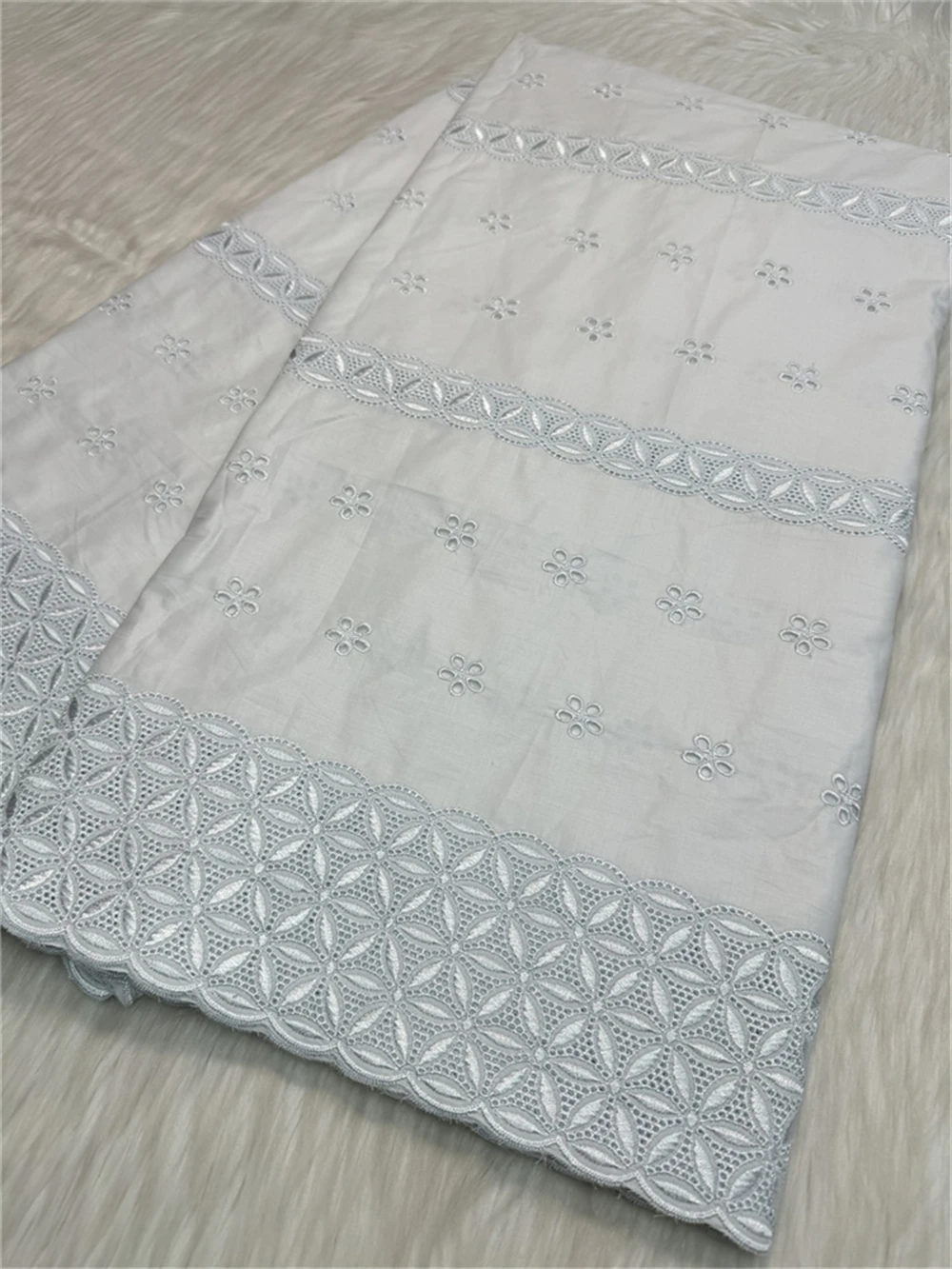 Африканская кружевная ткань, белое кружево, швейцарская вуаль, кружевная ткань, высокое качество, хлопковая вуаль, вышивка, женское платье, ткань, 5 ярдов
Африканская кружевная ткань, белое кружево, швейцарская вуаль, кружевная ткань, высокое качество, хлопковая вуаль, вышивка, женское платье, ткань, 5 ярдов