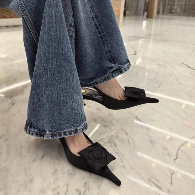 Fashion Summer Street Style Elegant Sexy Flower Designer Pointed Toe High Heels Women Shallow Fashion Pumps Banquet Dress Shoes
Fashion Summer Street Style Elegant Sexy Flower Designer Pointed Toe High Heels Women Shallow Fashion Pumps Banquet Dress Shoes