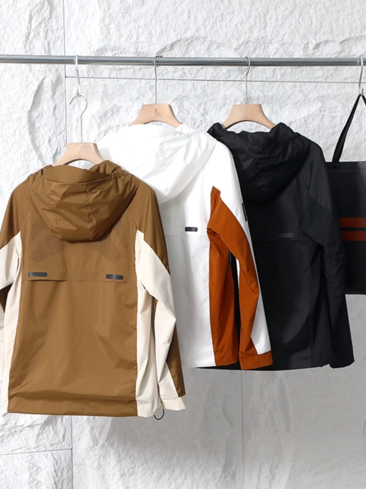 Легкая дышащая куртка с лазерной перфорацией и капюшоном, повседневная молодежная модная модель для активного отдыха, весна-осень, на молнии, с длинными рукавами
Легкая дышащая куртка с лазерной перфорацией и капюшоном, повседневная молодежная модная модель для активного отдыха, весна-осень, на молнии, с длинными рукавами