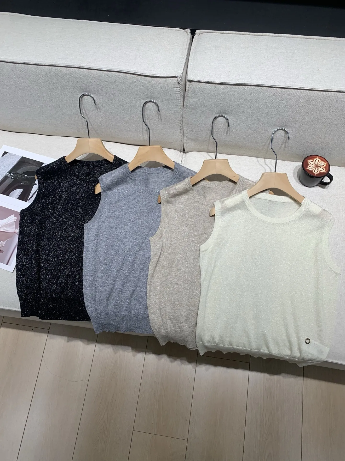 2026 Spring Women Thin Sweater O-Neck Sleeveless 4-Color Casual Wool Blend Knitted Vest
2026 Spring Women Thin Sweater O-Neck Sleeveless 4-Color Casual Wool Blend Knitted Vest