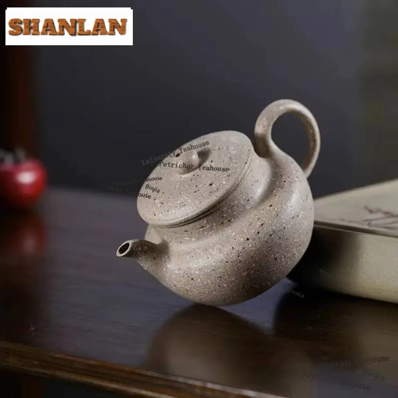 180ml Retro Yixing Purple Clay Teapots Handmade De Zhong Pot Raw Ore Coarse Sand White Jade Segment Mud Kettle Zisha Tea Set Tea
180ml Retro Yixing Purple Clay Teapots Handmade De Zhong Pot Raw Ore Coarse Sand White Jade Segment Mud Kettle Zisha Tea Set Tea